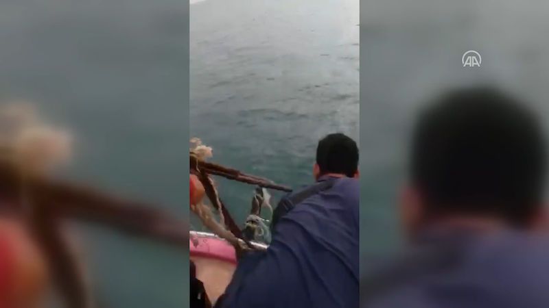 Indonéský boeing se zřejmě zřítil do moře, rybáři už na místě objevili první trosky